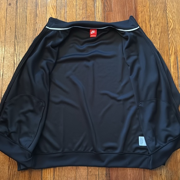 2011 Nike Basketball Jacket - Picture 8 of 11